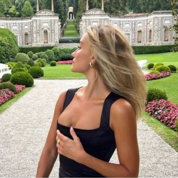 Black crop top - Picture 1 of 3